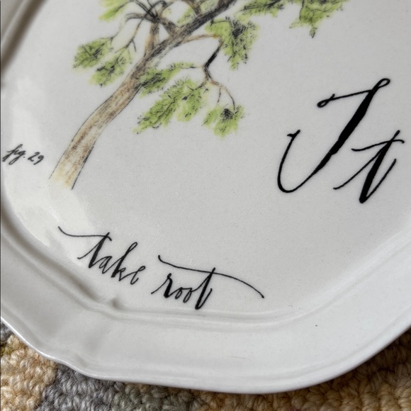 🌳Anthropologie Linea Carta Monogram Canapé Plate T Take Root EUC - Picture 9 of 15